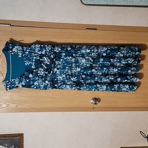 Sleeveless polyester dress
